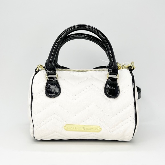 Betsey Johnson Bownanza Mini Crossbody Bag Cream Black Bow Pearl Quilted New NWT - Picture 3 of 13